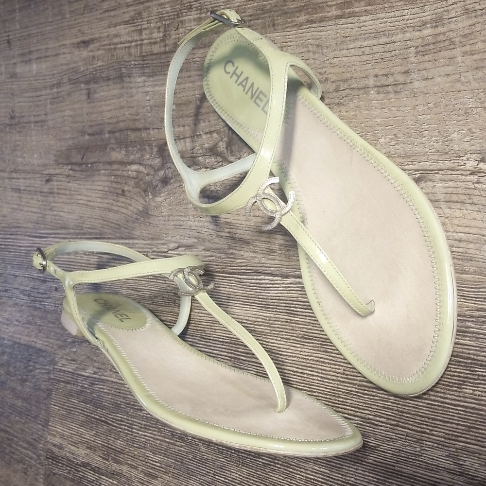 Chanel CC Interlocking Monogr 9/9.5 Women Flat T Leather Sandal Green Backstrap